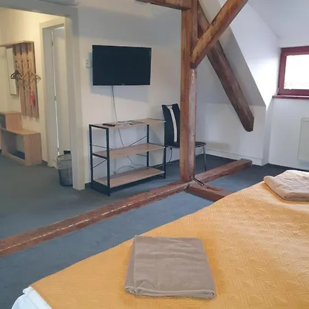 U Tri Sedlaku Konukevi 3*
