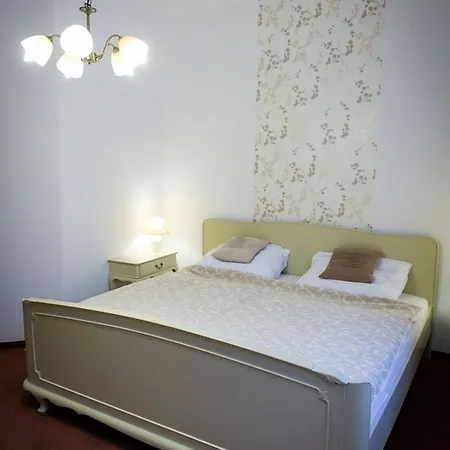 Konukevi U Tri Sedlaku 3*
